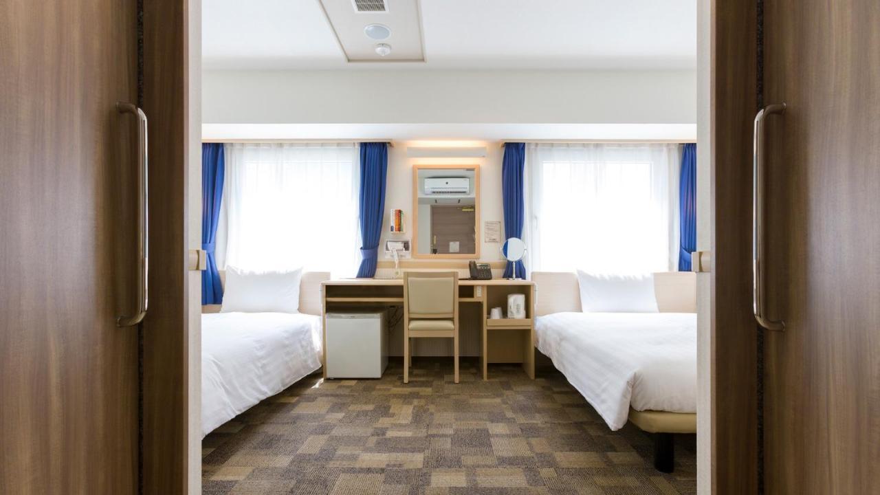 Toyoko Inn Nara Oji Eki Minami Guchi Esterno foto